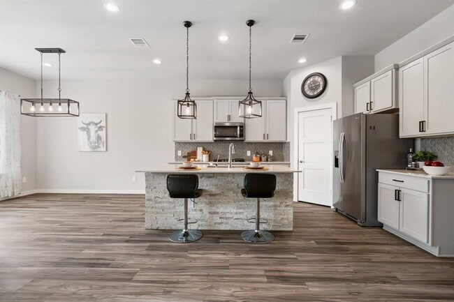 Building Photo - 14261 Lake Lodge Dr