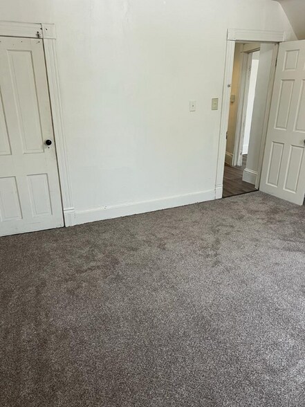 Building Photo - 802 Elm St