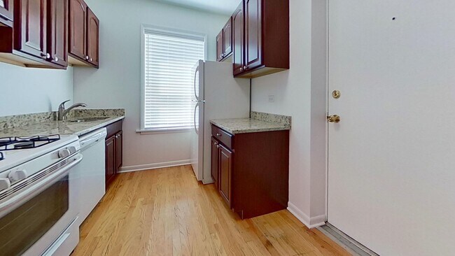Building Photo - Rehabbed Portage Park One Bedroom