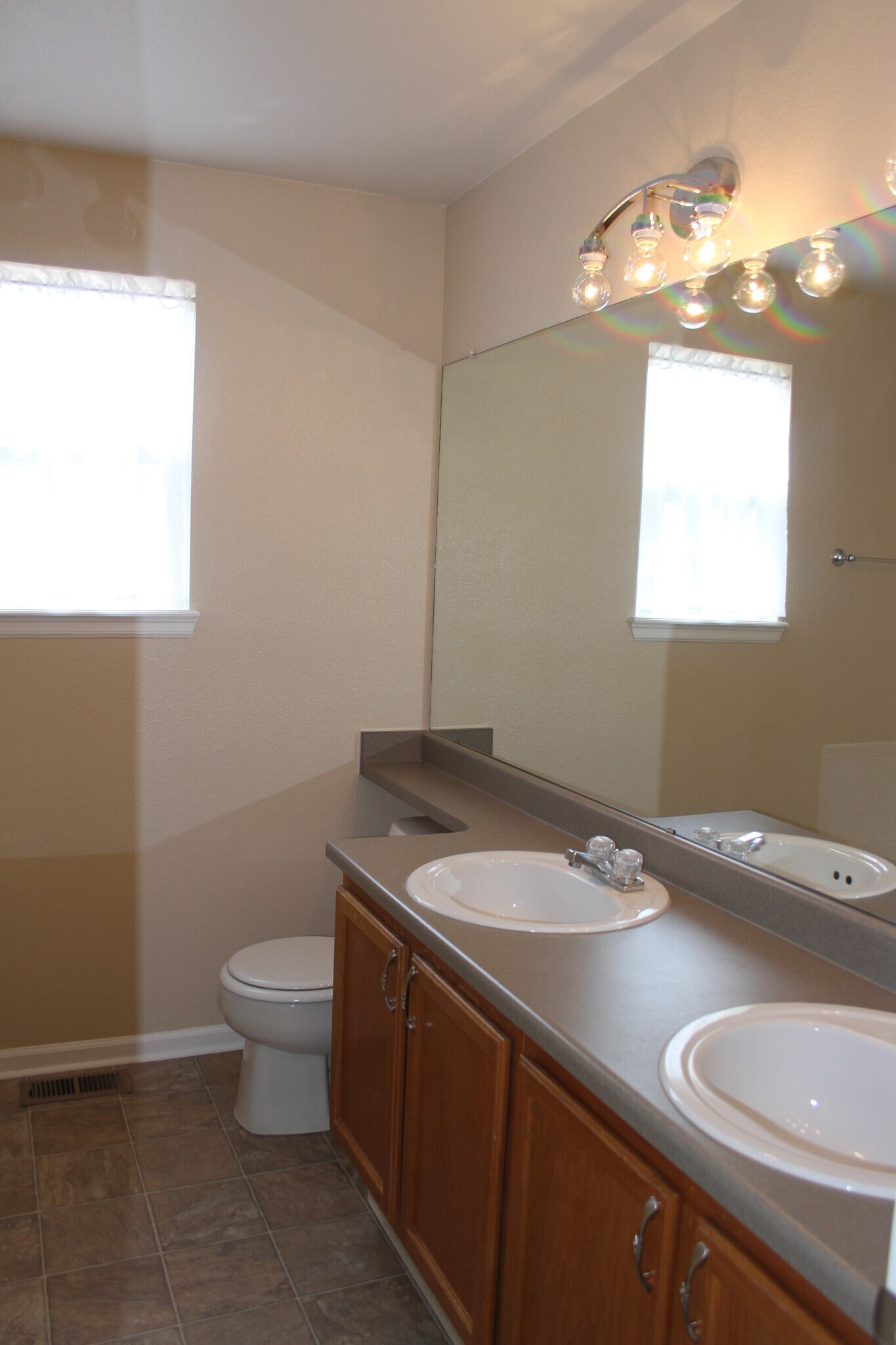 Ensuite 5-pc bath - 3131 Goldeneye Pl