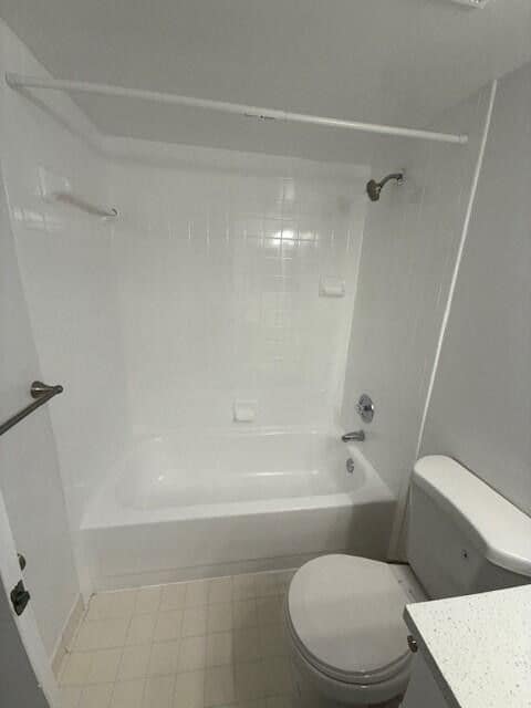 Building Photo - 2204 Glenmoor Dr