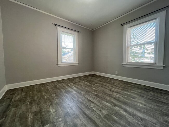 Building Photo - 2186 Wascana Ave