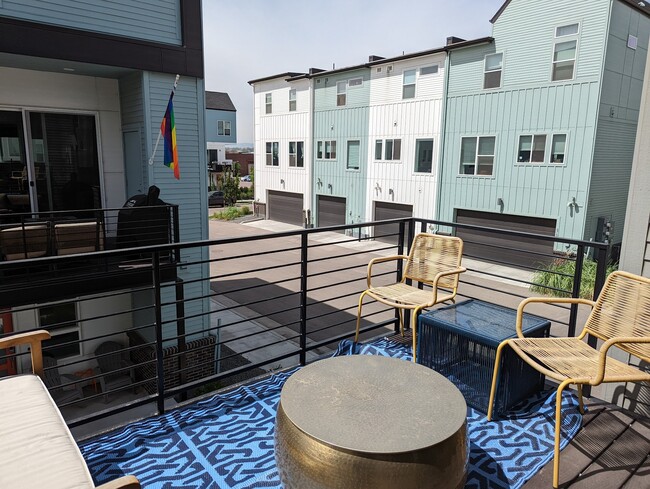 Building Photo - 1621 West 67th Cir