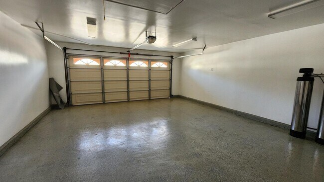 Building Photo - AVAILABLE NOW!! North San Bernardino