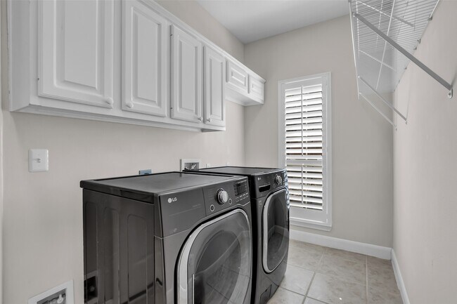 Building Photo - 27 Rockledge Dr