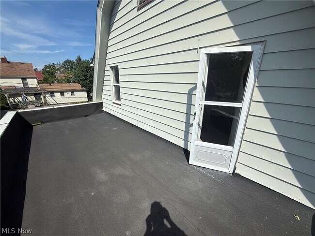 Building Photo - 3012 Albion Rd