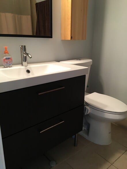 Bathroom - 135 N Belnord Ave