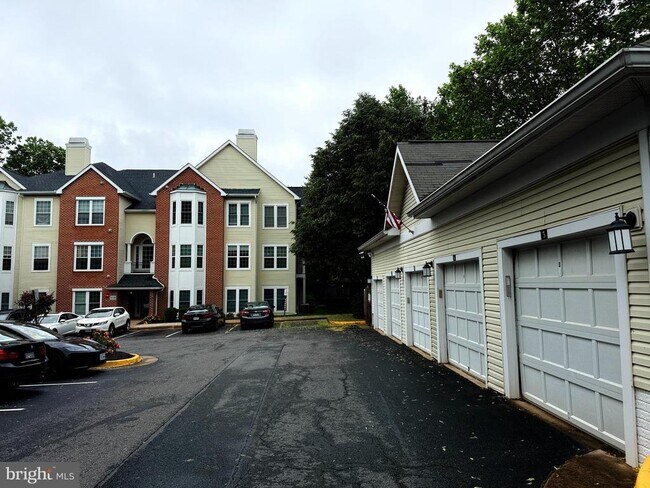 Building Photo - 4138 Fountainside Ln