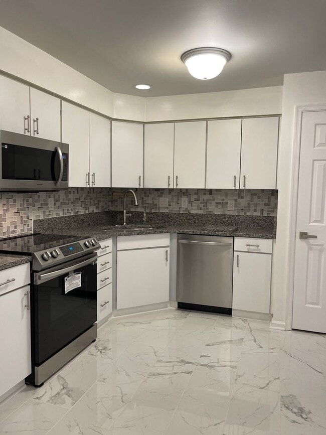 Building Photo - Cozy 2B/2Bath Condo in Chesapeake