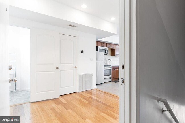 Building Photo - 227 E Girard Ave