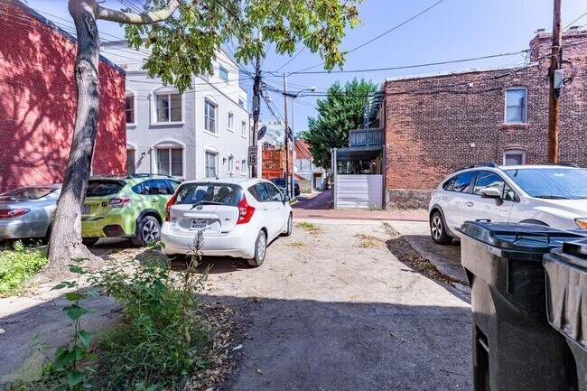 Building Photo - 1333 22nd St NW