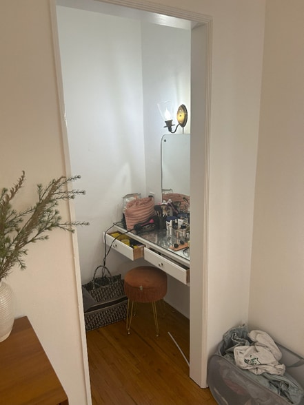 Building Photo - 5924 W 2nd St