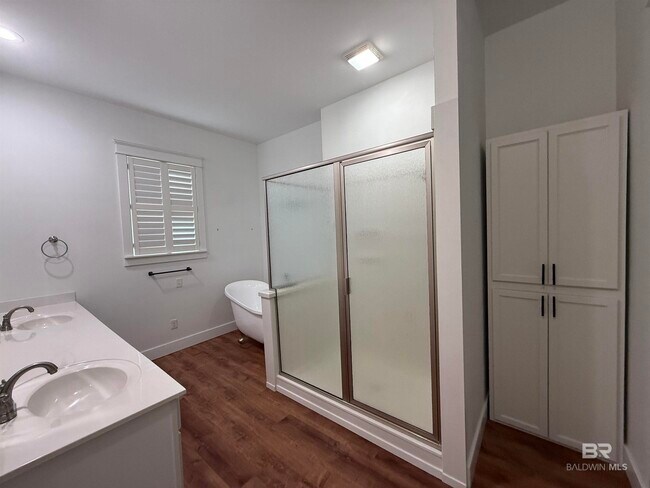 Building Photo - 10391 Emmanuel St