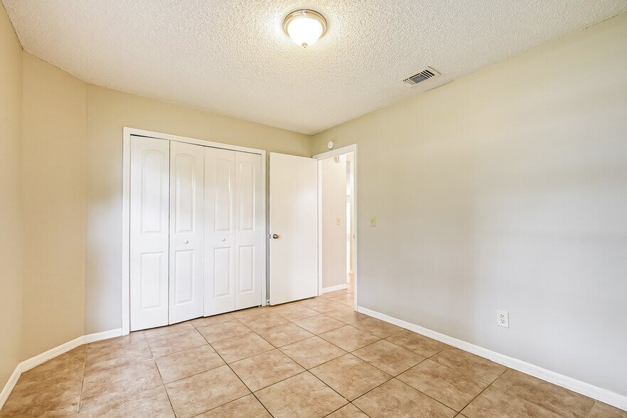 Building Photo - 9324 Pavillion Dr