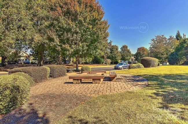 Building Photo - 8765 Aspinwall Dr