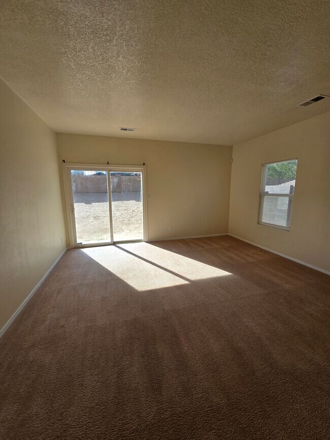 Building Photo - 4 bed, 2 bath home in Northern Meadows
