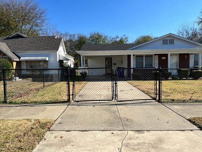 Building Photo - 3 Bed 1.5 Bath Home