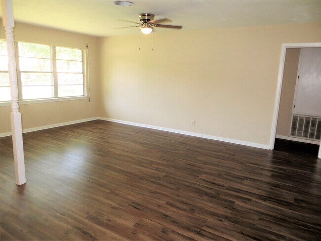 Building Photo - 2809 Rosadele St