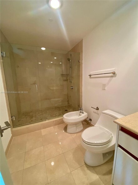Building Photo - 1643 Brickell Ave