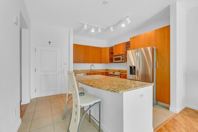 Building Photo - 1945 S Ocean Dr