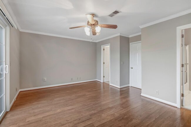 Building Photo - 1217 Carriage Park Dr