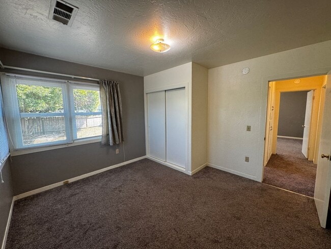 Building Photo - Cozy 2 Bedroom 1 Bath Home Located in the ...