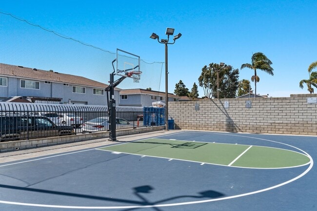 Building Photo - *NEW MOVE-IN SPECIAL | $500 OFF FIRST MONT...