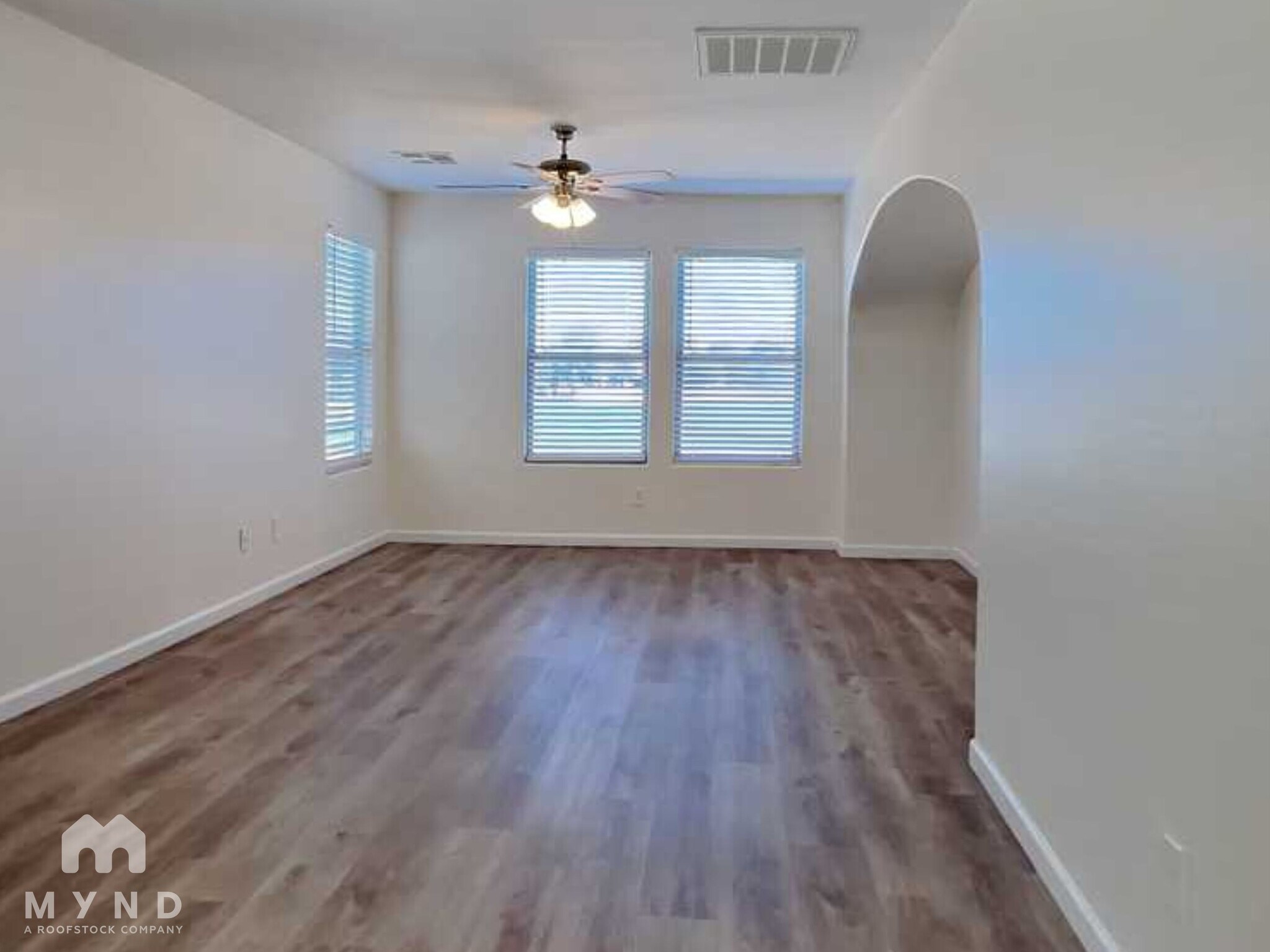 Building Photo - 1635 S Starling Dr