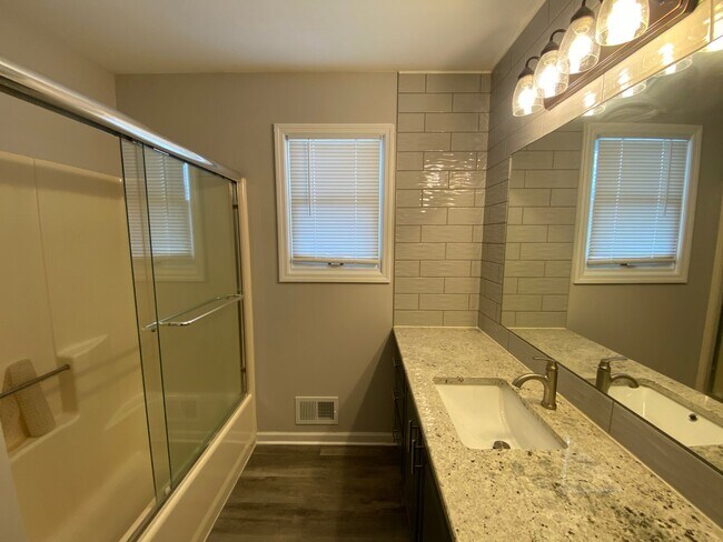 Building Photo - 2147-2149 Countrywood Dr SE