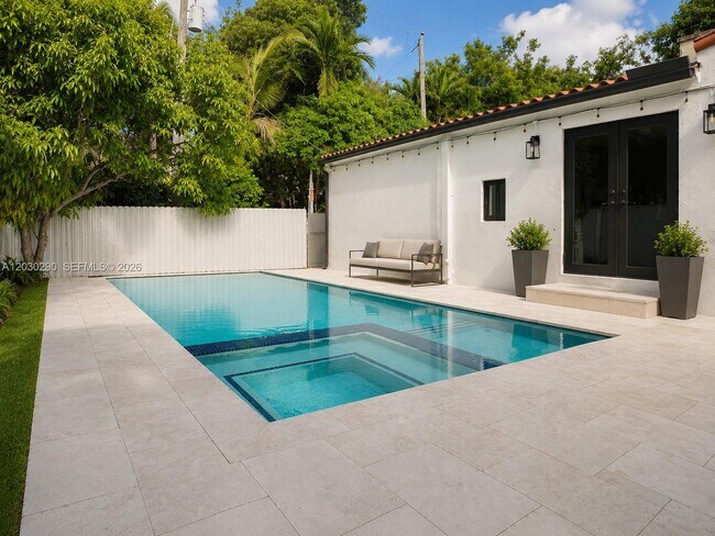 Building Photo - 9021 N Miami Ave