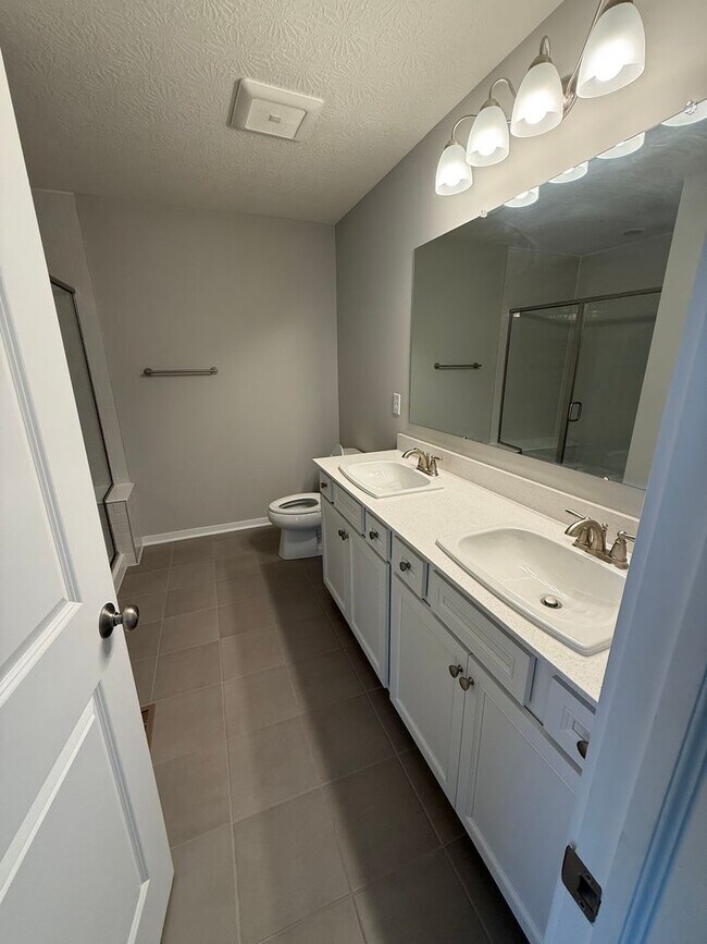 Building Photo - Stunning Westerville Condo with Loft | 2,086 Sq Ft | Garage | Move-In Ready