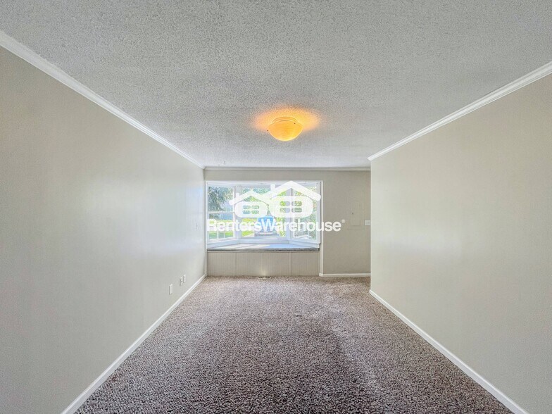 Building Photo - 824 Lesner Ave