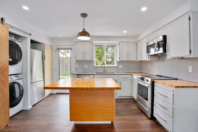 Building Photo - 2321 Ellis St