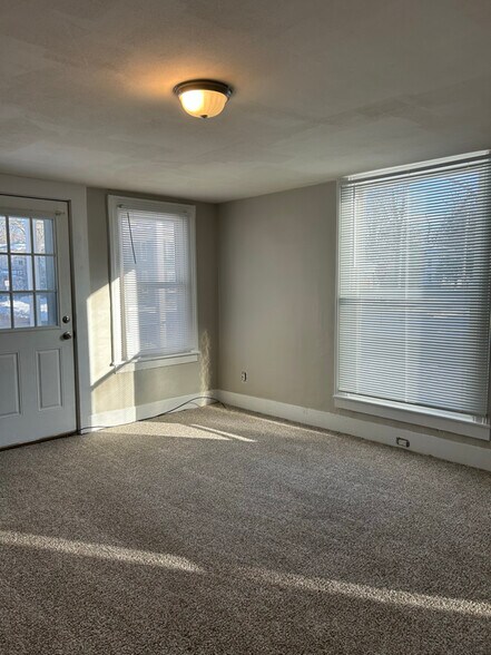 Building Photo - 401 Hannibal St