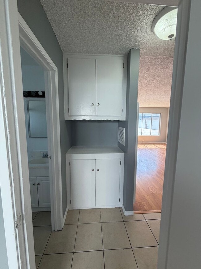 Building Photo - Picadilly Way