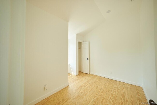 Building Photo - 5728 209