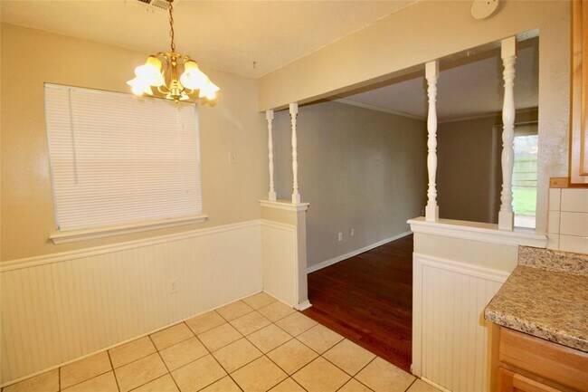 Building Photo - 2124 Allenhurst St