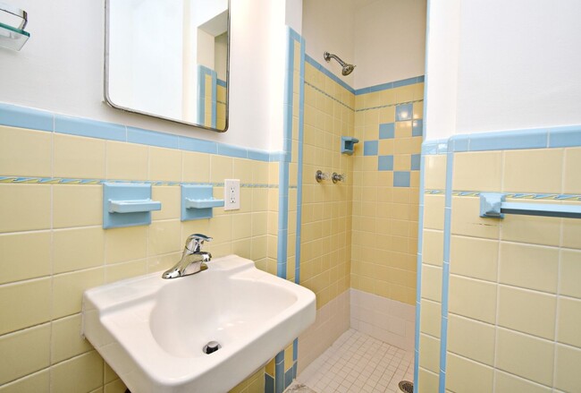 Building Photo - Updated, 3 Bedroom/2 Bathroom, Winter Park...