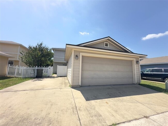 Building Photo - 513 Rolling Oak Dr