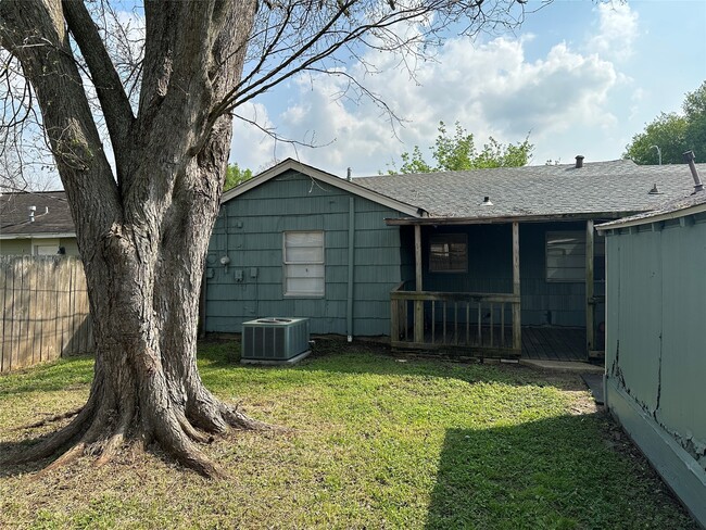 Building Photo - 3307 Hays St