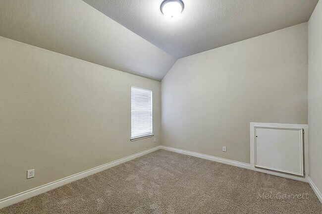 Building Photo - 28810 Davenport Dr