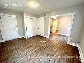 Building Photo - Pet Friendly - Completely Renovated 3rd Fl...