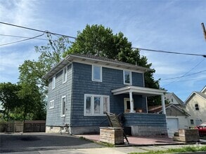 Building Photo - 39 Crescent Pl