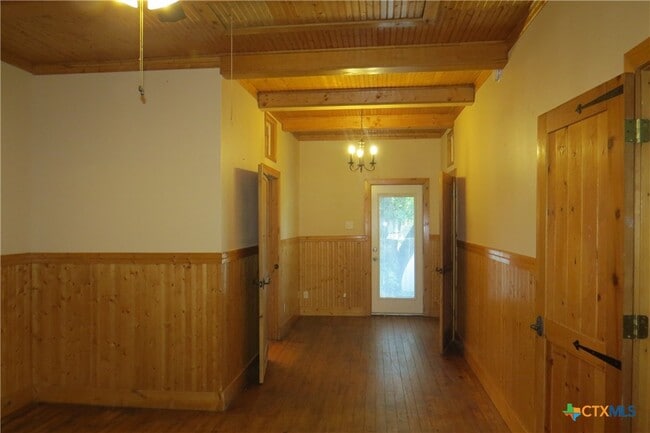 Building Photo - 202 S Mesquite St