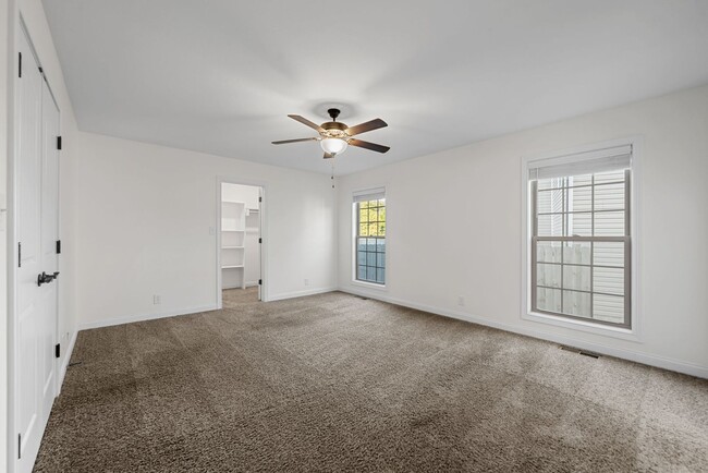 Building Photo - Pet Friendly Four Bedroom with Bonus!