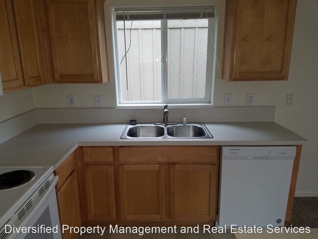 Building Photo - 4159 Thoroughbred Ave SE