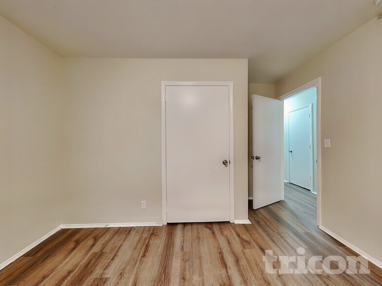 Building Photo - 2010 Flintwood Dr