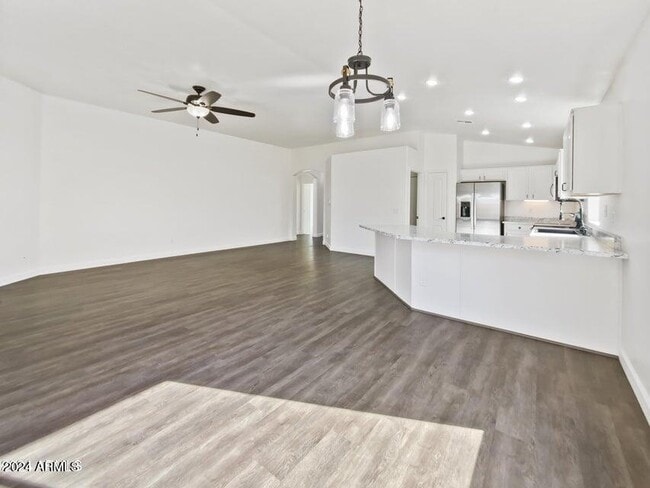 Building Photo - 866 S Cerise