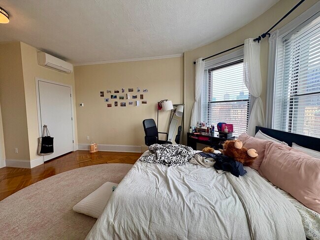 Building Photo - 914 Beacon St