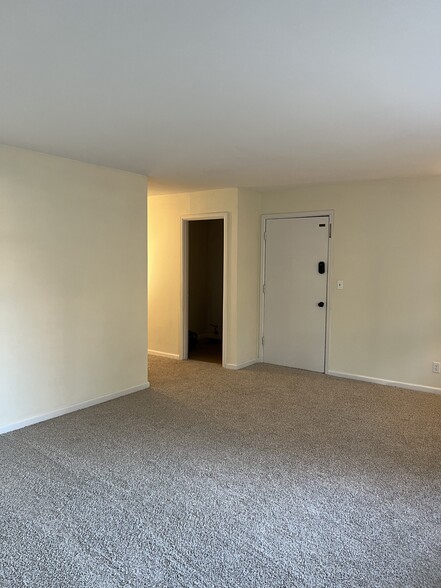 Building Photo - 8817 N Picture Ridge Rd